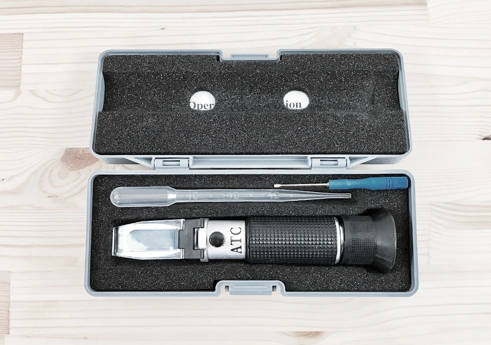 Brewly Dual Scale Refractometer with ATC 32°Brix/SG1.130